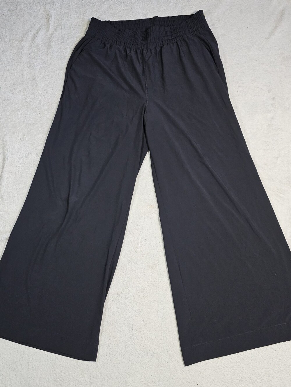 Vuori Black Wide-Leg Pants Size XL.